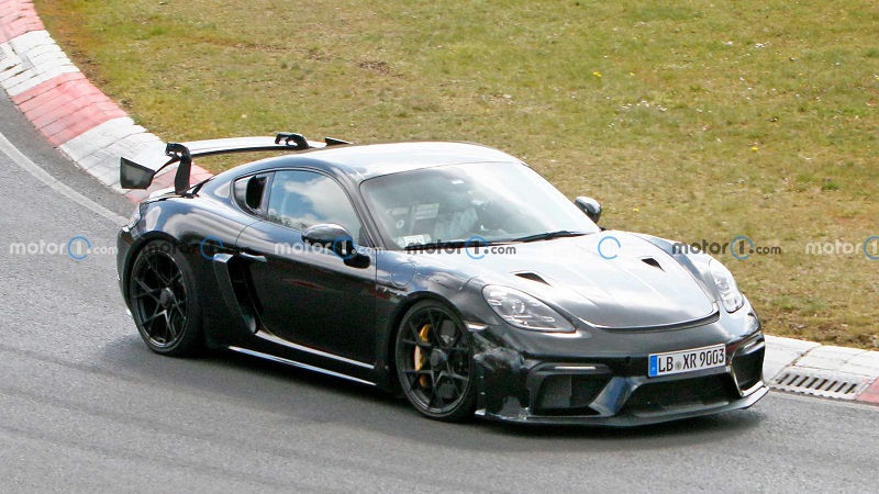 porsche-718-cayman-gt4-rs-spy-shots-three-quarters-front-end.jpg