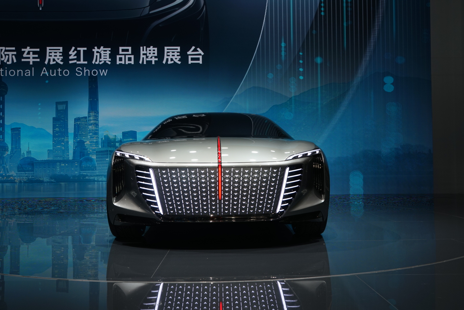 2021上海車展丨打破傳統 昭示未來 紅旗ev-concept概念車首發