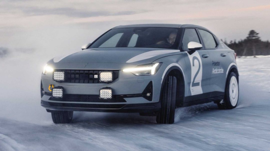 polestar-2-arctic-circle-one-off-concept-front-view-drifting-on